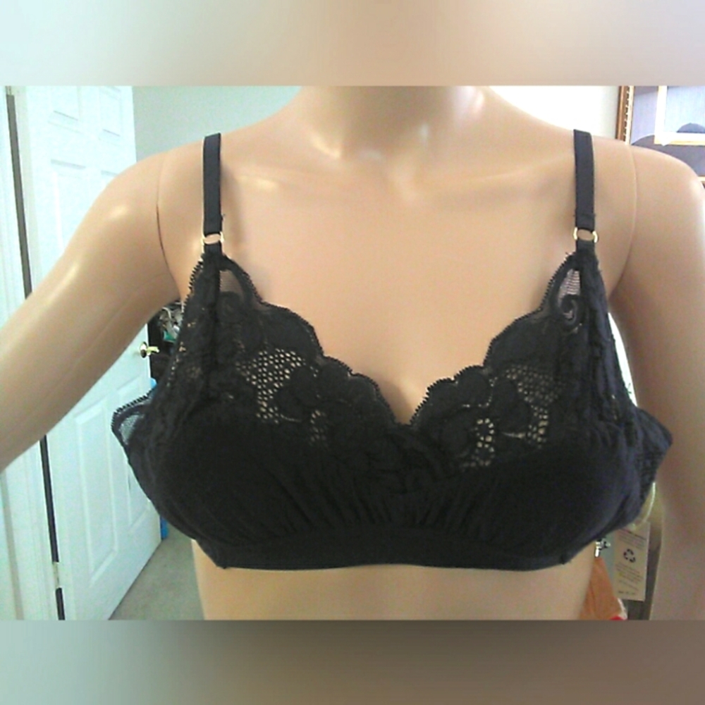 BNWT FREE PEOPLE (WE ARE HAH) Chic Black Lace Bra W/ LACE Ez. SM